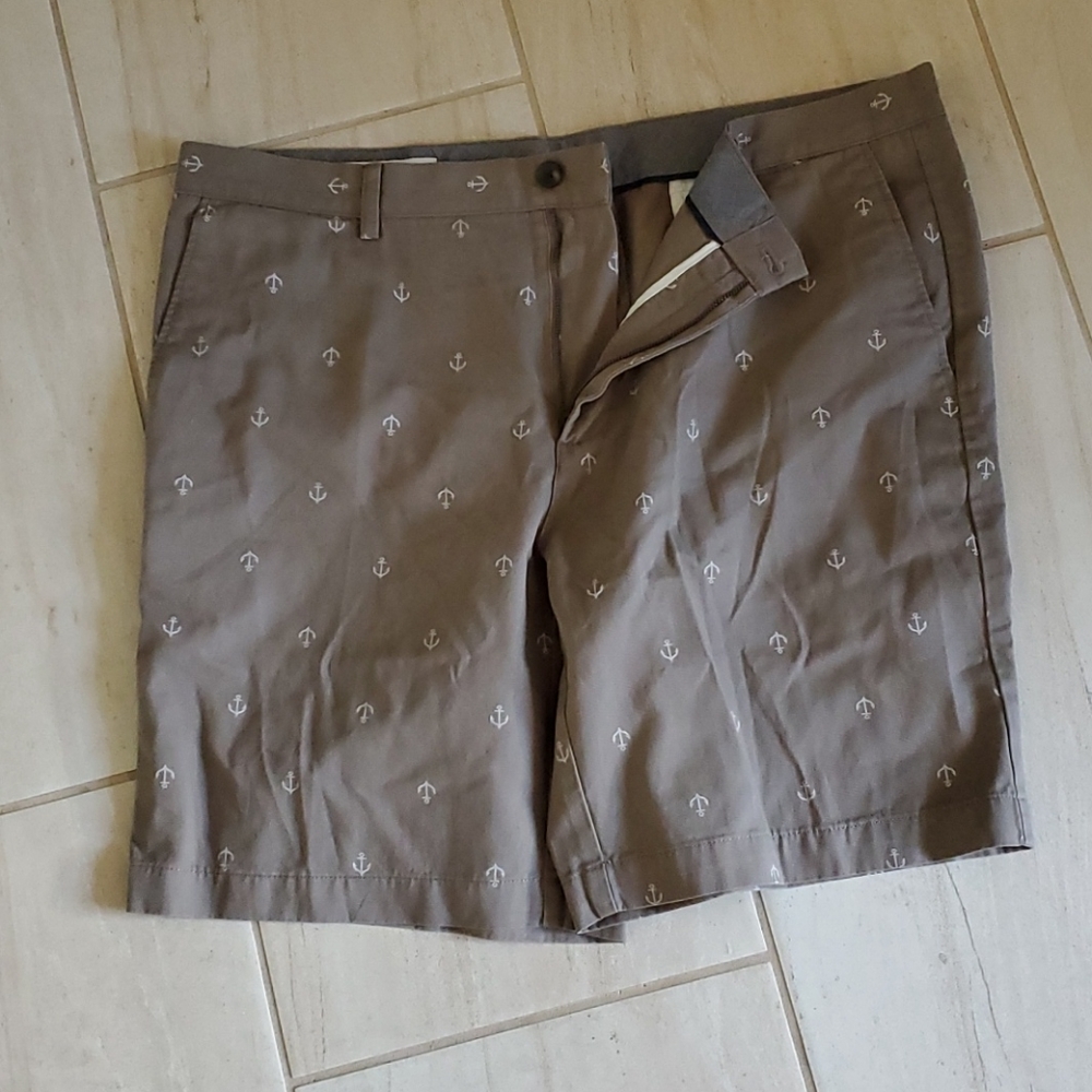 Amazon Essentials Classic-Fit 9" Inseam Short